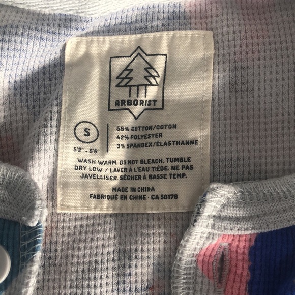 Size small unisex onesie featuring famous Canadians - Picture 3 of 5